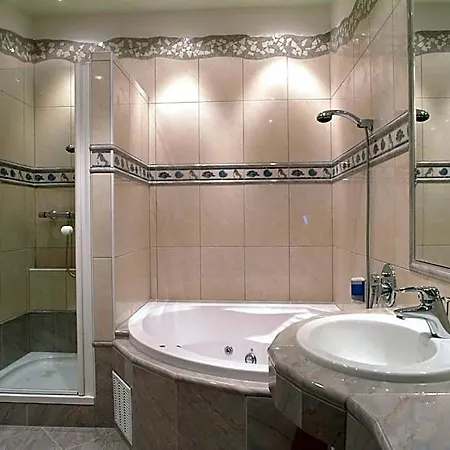 Otel Altstadt Mosser Mit Parkplatz 4*